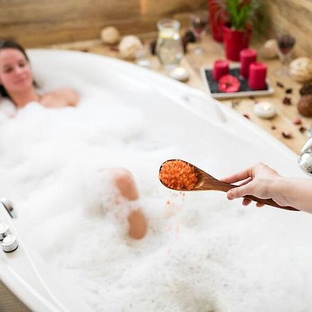 Wine Wellness Hotel Amande הוסטופצ'ה מראה חיצוני תמונה